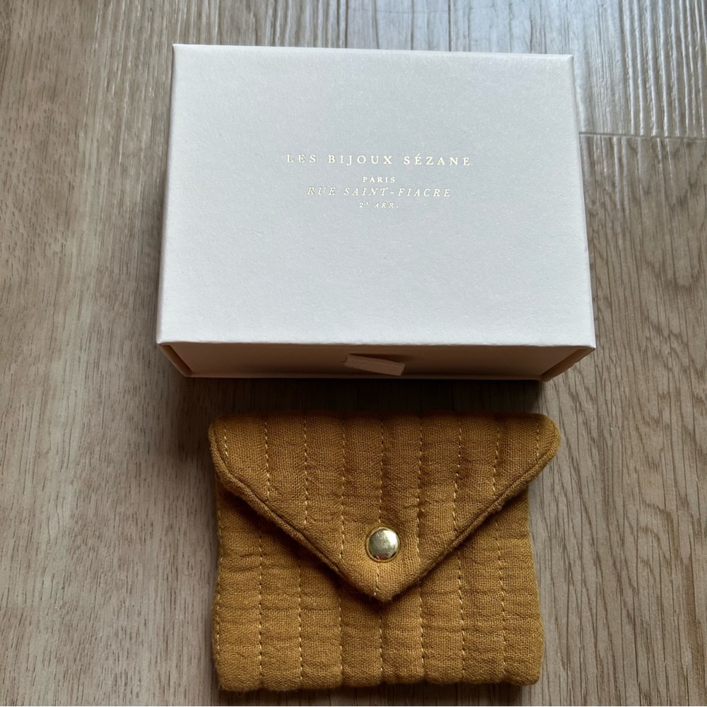 🇫🇷 Sézane Quilted Mustard Pouch & Box